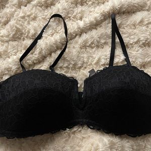 Black lace aerie bralette with v middle. NWT. Size Xl